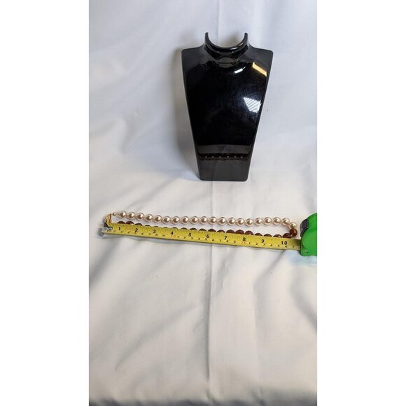 3 for $30 vintage two tone faux pearl and resin necklace | costume jewelry - Picture 3 of 10